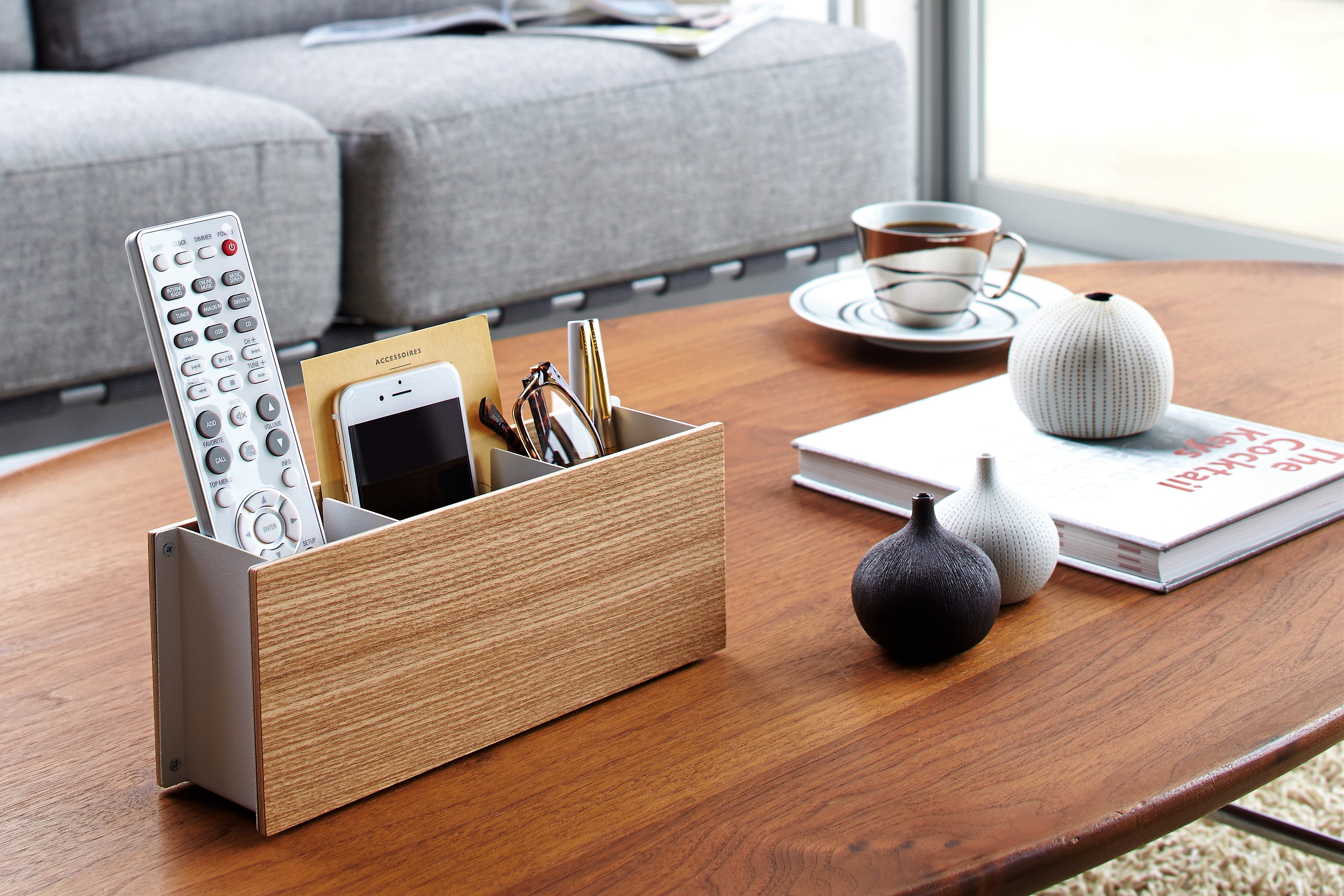 2732_rin_pen_stand_&_remote_control_rack